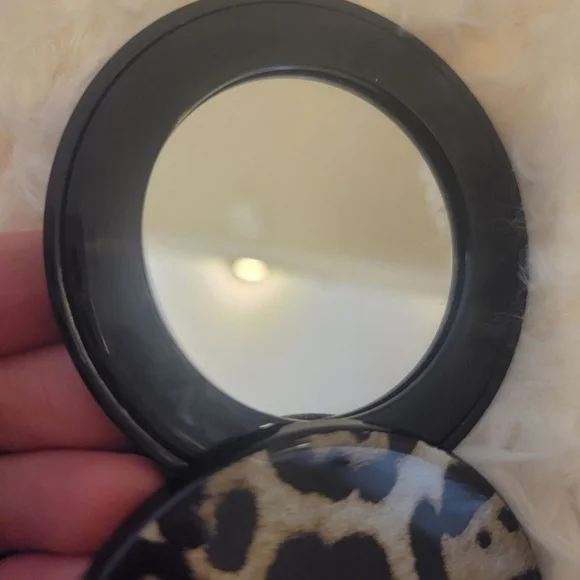 Victoria's Secret Cheetah Print Compact Beauty Makeup Mirror pattern leopard - Picture 3 of 5